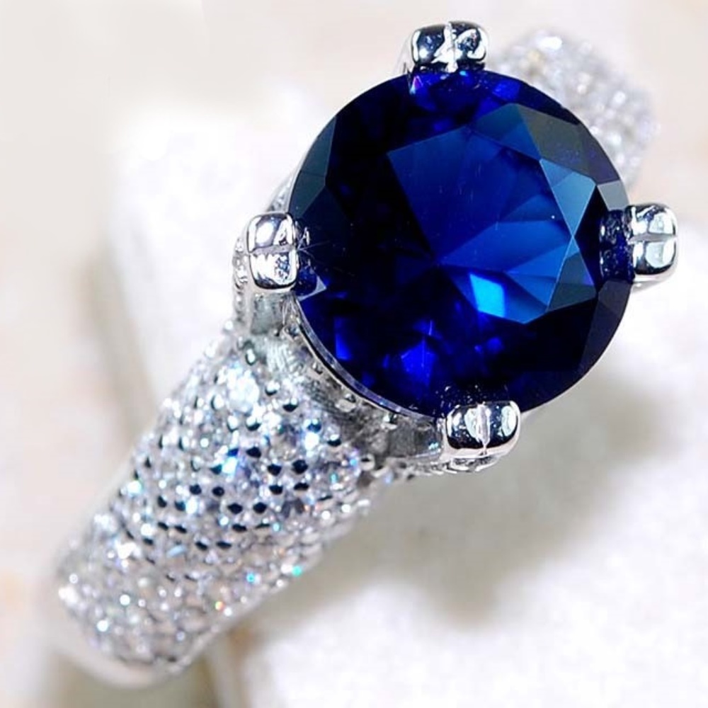3CT Natural Blue Sapphire and Topaz Ring Size 7